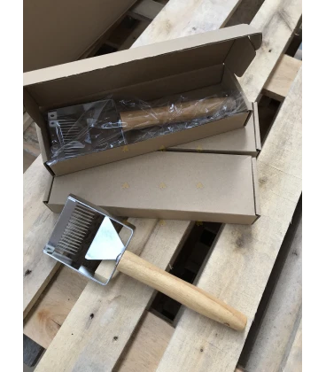 Unsealing fork made of wood with support