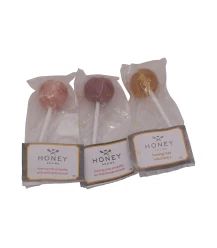 Lollipop honey with propolis and raspberry flavor